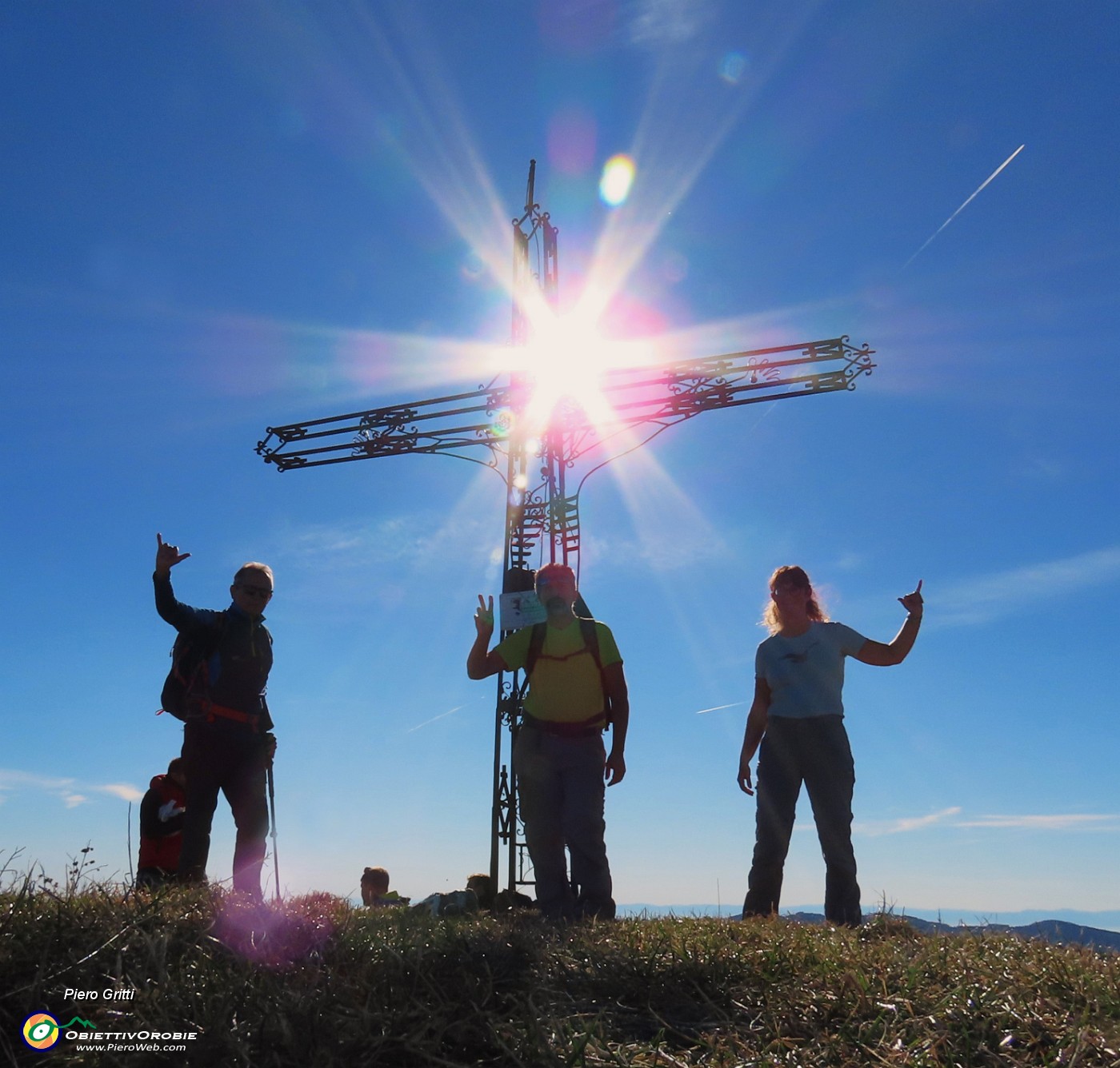 26 Alla croce di vetta dello Zuc de Valmana (1546 m) .JPG